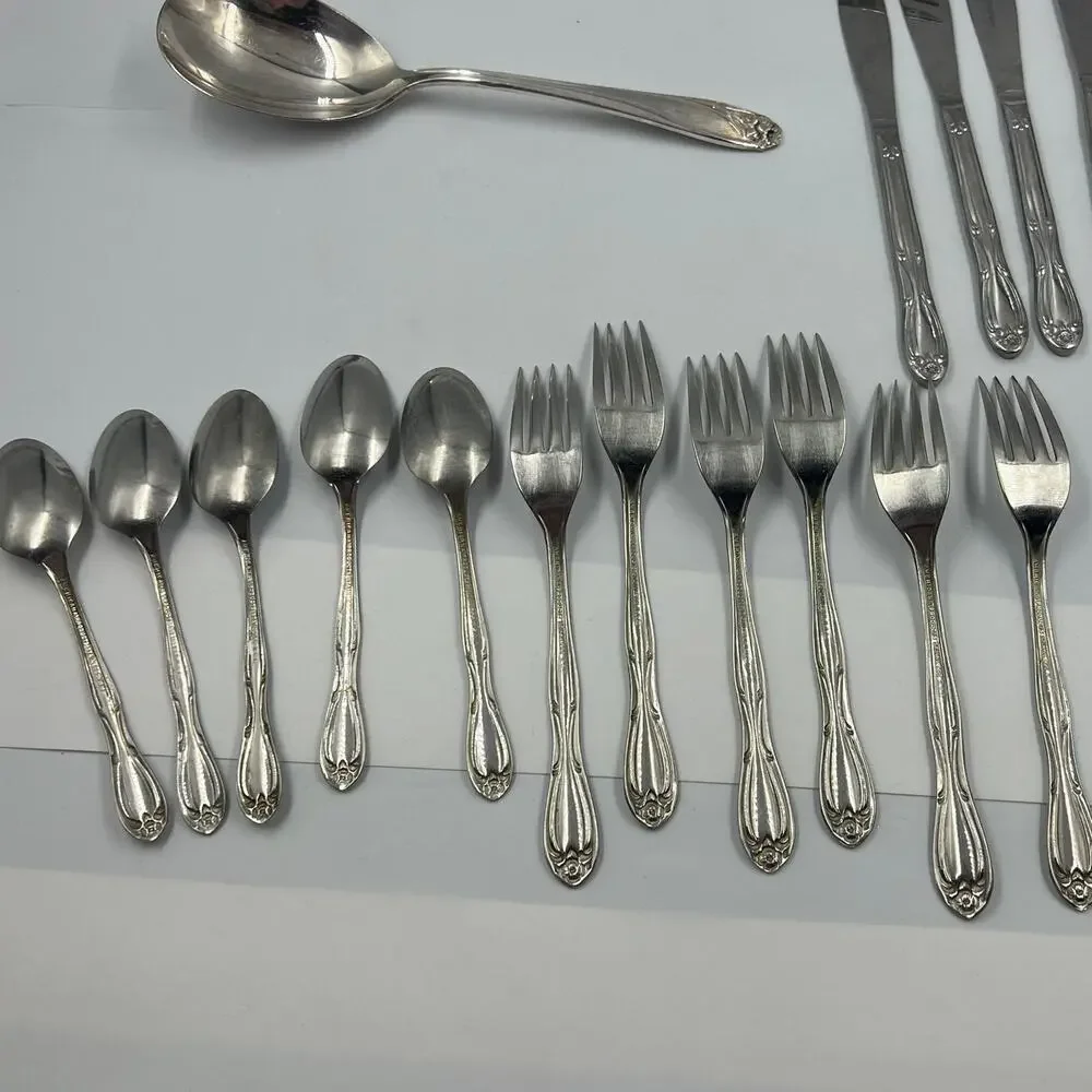 Vintage American Rogers Premier Stainless Flatware Set‎ Chapel Hill 28 Pieces